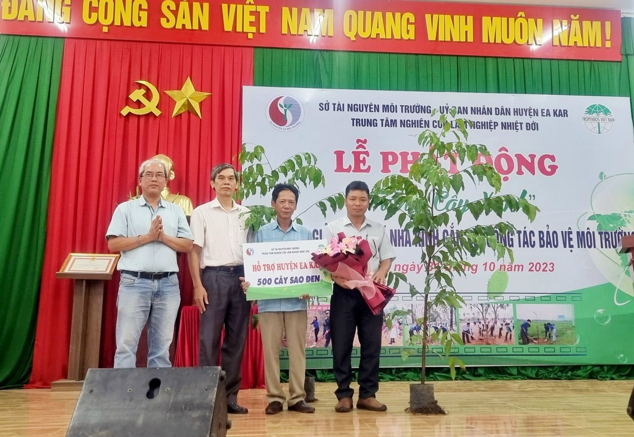 UBND huyện Ea Kar tổ chức Lễ phát động “trồng cây xanh” tại xã Xuân Phú.